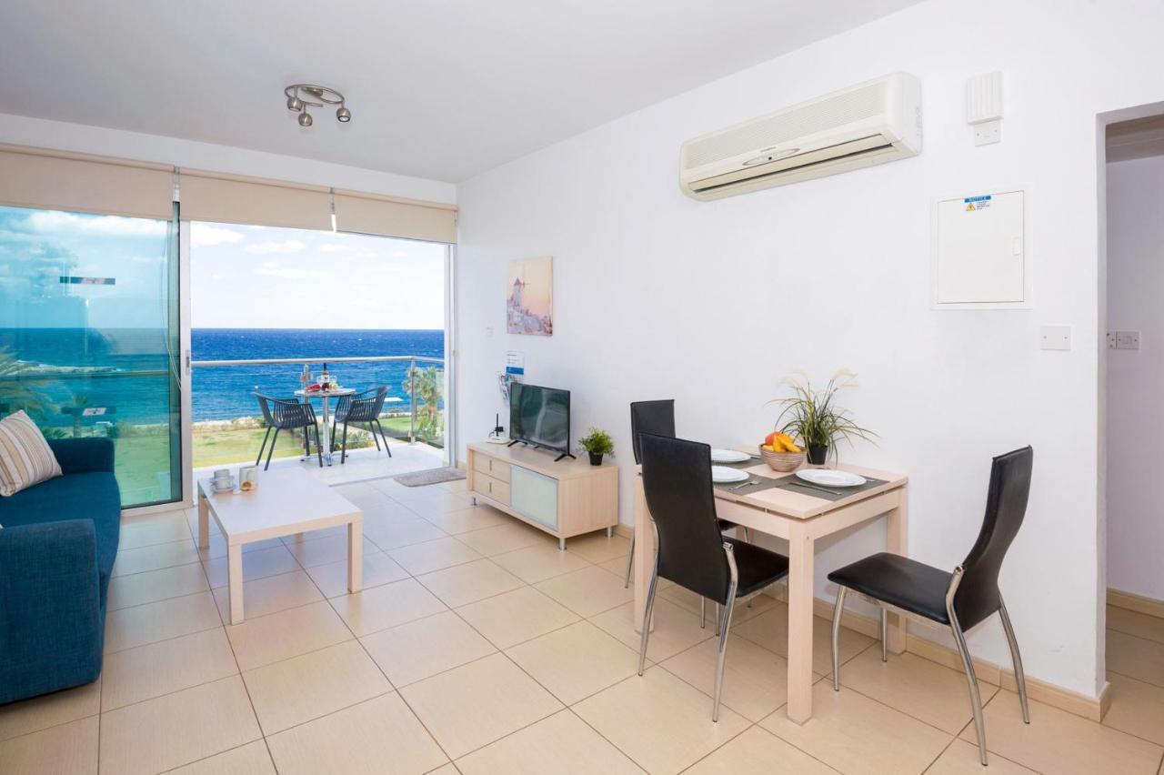 Gabriela - Coralli Beachfront Apartment 프로타라스 외부 사진