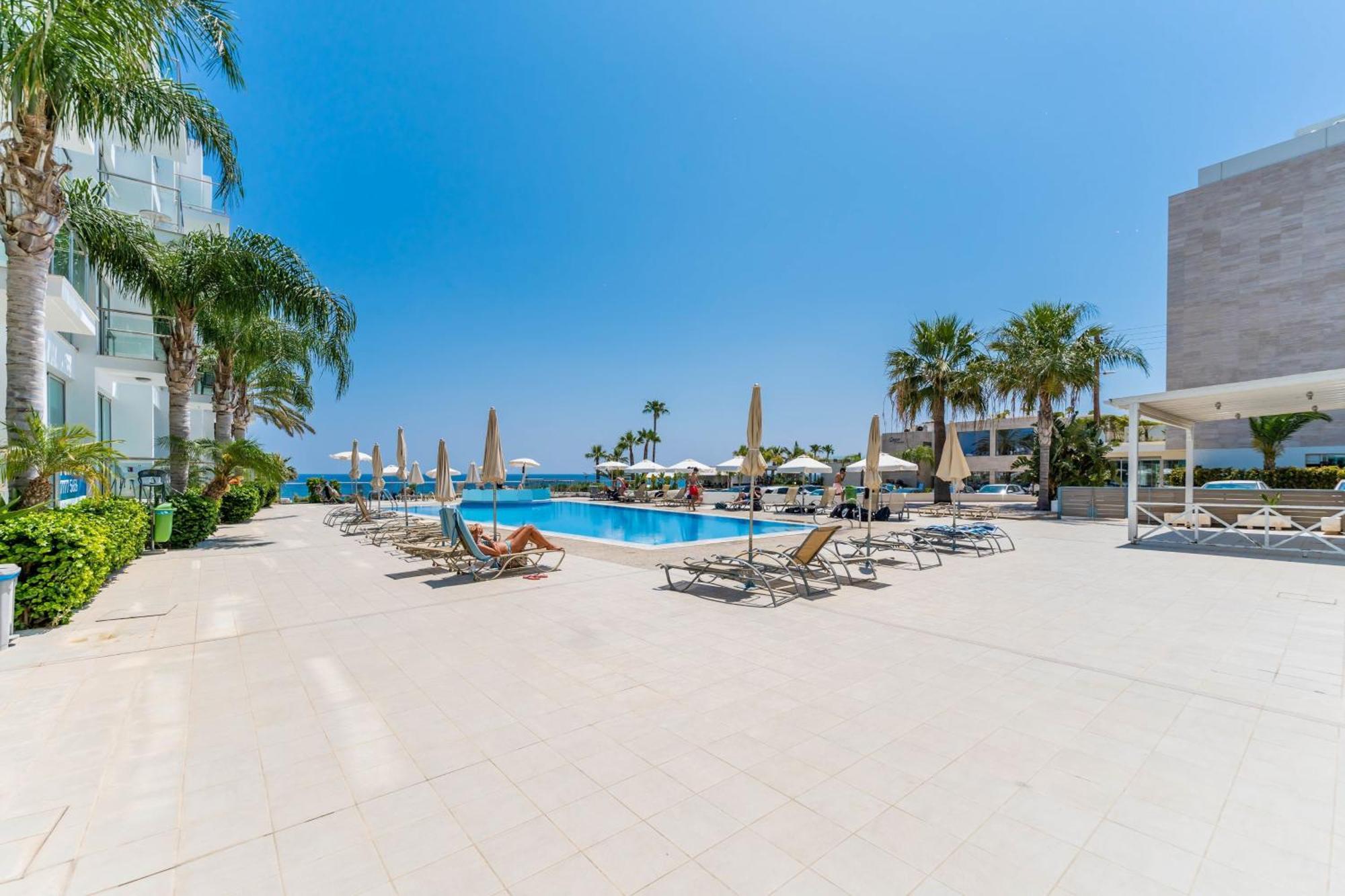 Gabriela - Coralli Beachfront Apartment 프로타라스 외부 사진